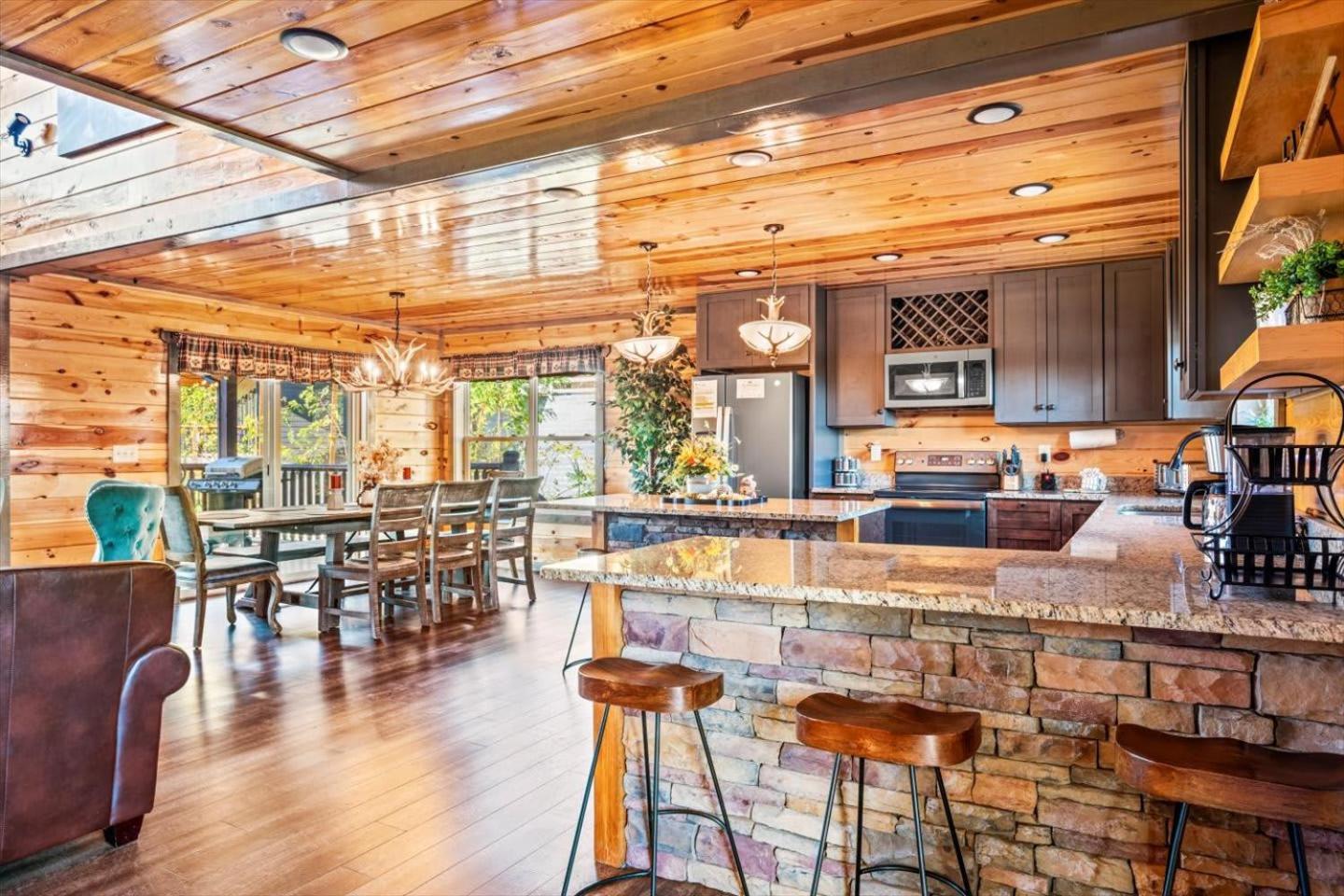 Indoor Pool, Volleyball Beach, Mountain View, Luxury 개틀린버그 외부 사진