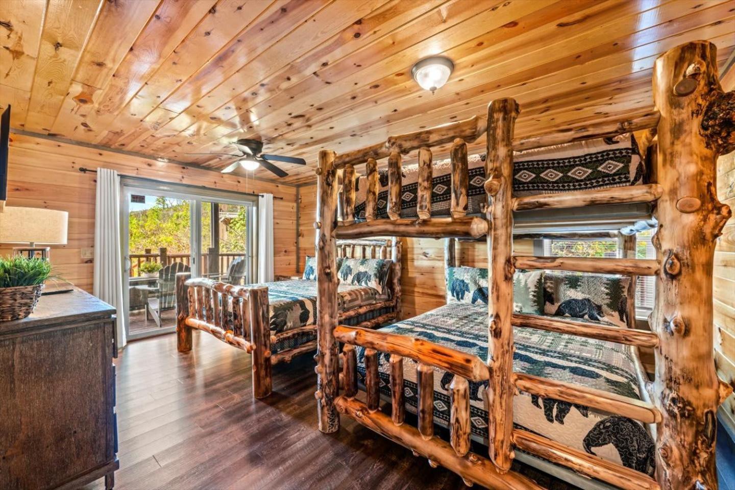 Indoor Pool, Volleyball Beach, Mountain View, Luxury 개틀린버그 외부 사진